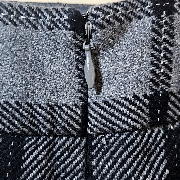 Gap Tartan Style Cotton Grey and Black Plaid Mini Skirt - Picture 5 of 11